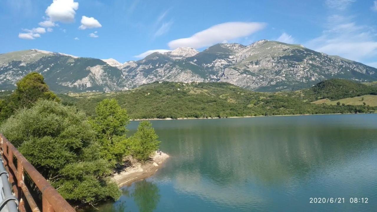 La Casetta Di Anna Villalago Екстериор снимка